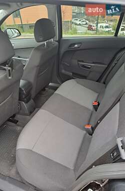 Хэтчбек Opel Astra 2012 в 