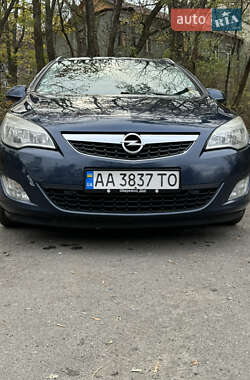 Универсал Opel Astra 2011 в Киеве