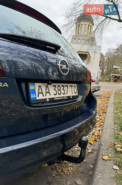 Универсал Opel Astra 2011 в Киеве