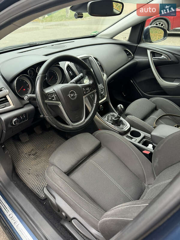 Універсал Opel Astra 2011 в Києві