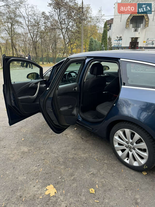 Універсал Opel Astra 2011 в Києві