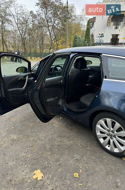 Универсал Opel Astra 2011 в Киеве