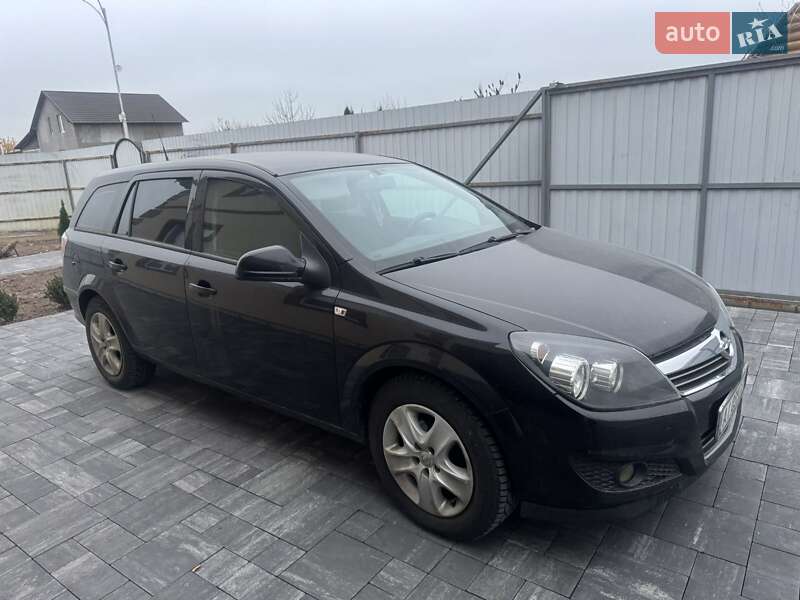 Универсал Opel Astra 2011 в 