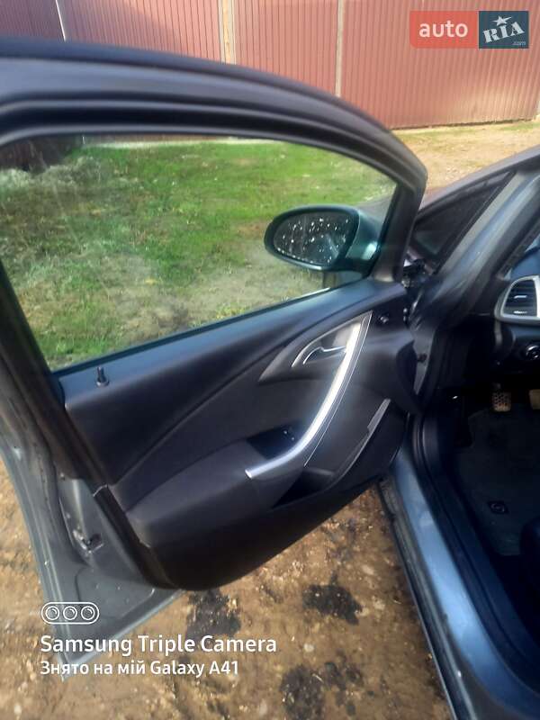 Хэтчбек Opel Astra 2011 в Снятине