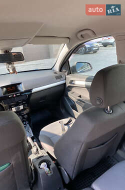 Универсал Opel Astra 2010 в 