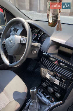Универсал Opel Astra 2010 в 