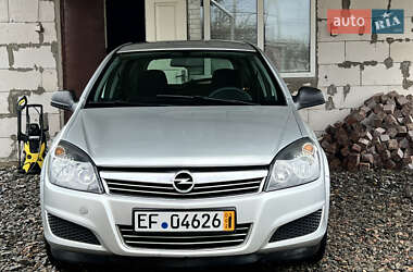 Универсал Opel Astra 2012 в Первомайске