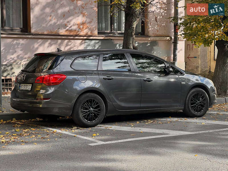 Opel Astra 2011