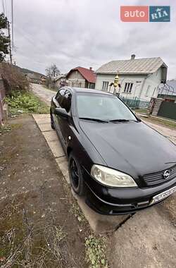 Седан Opel Astra 2006 в Монастыриске