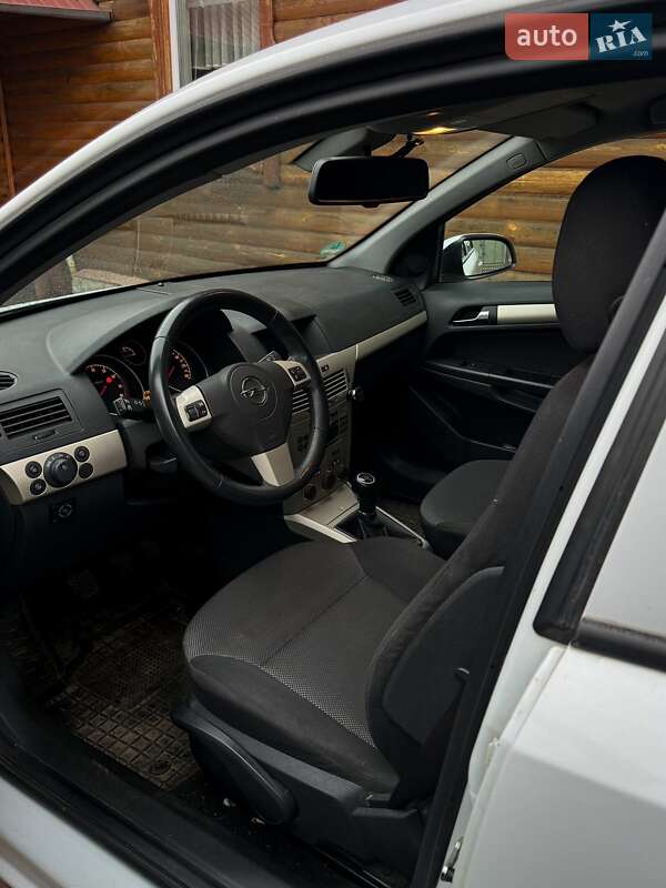 Хэтчбек Opel Astra 2008 в Овруче
