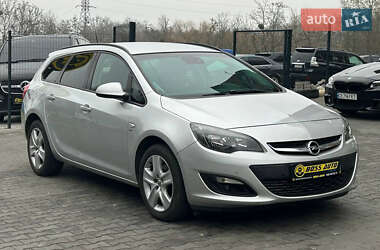 Універсал Opel Astra 2014 в Чернівцях