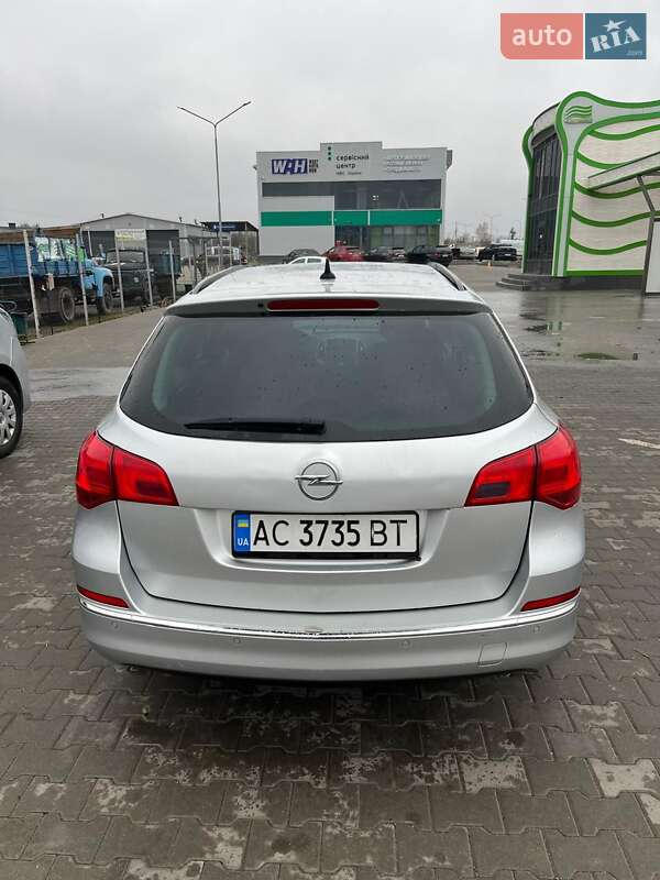 Универсал Opel Astra 2012 в Нововолынске
