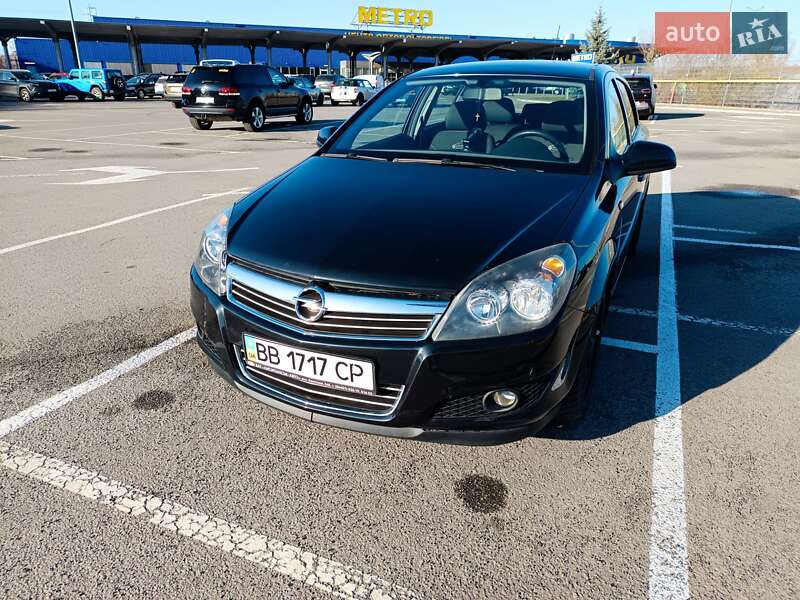 Хэтчбек Opel Astra 2013 в Ивано-Франковске