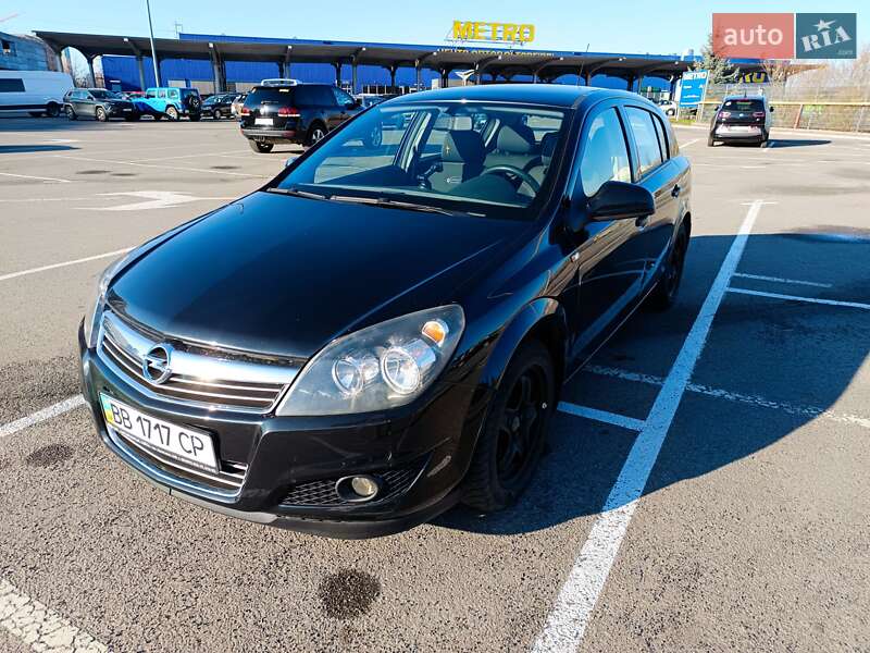 Хэтчбек Opel Astra 2013 в Ивано-Франковске