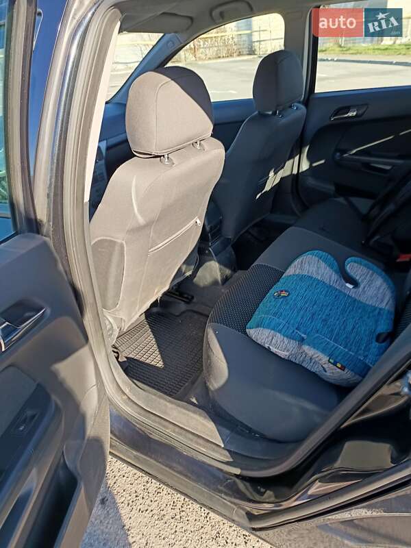 Хэтчбек Opel Astra 2013 в Ивано-Франковске