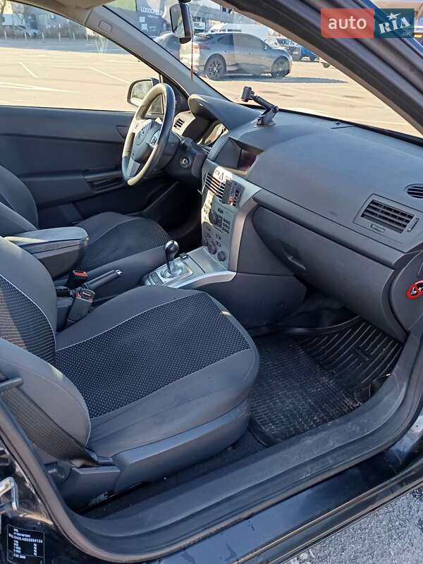Хэтчбек Opel Astra 2013 в Ивано-Франковске