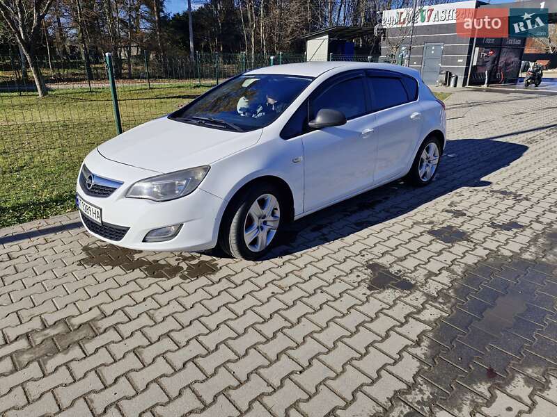 Хэтчбек Opel Astra 2011 в Богородчанах