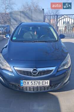 Универсал Opel Astra 2011 в Чемеровцах