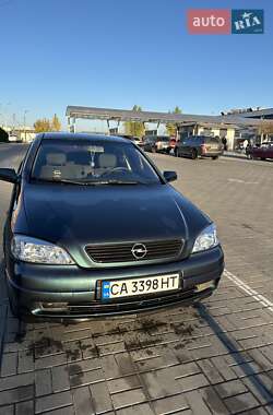 Седан Opel Astra 2004 в Черкасах