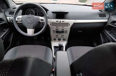 Универсал Opel Astra 2008 в Лохвице