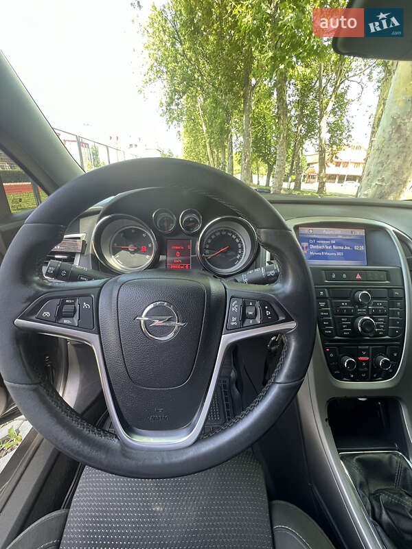 Универсал Opel Astra 2012 в Мукачево