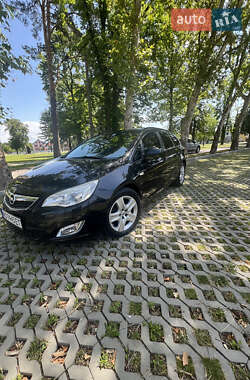 Универсал Opel Astra 2012 в Мукачево