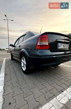 Седан Opel Astra 2004 в Новом Буге