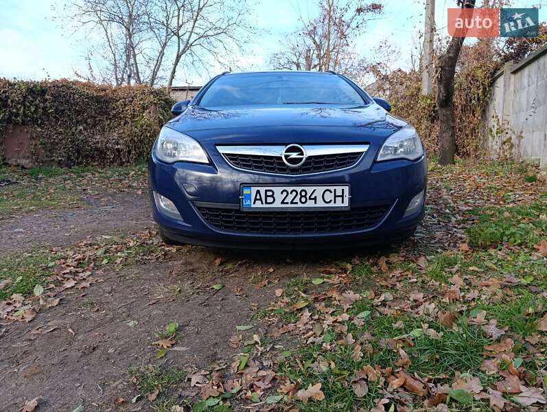 Универсал Opel Astra 2011 в Виннице