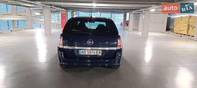 Универсал Opel Astra 2011 в Виннице