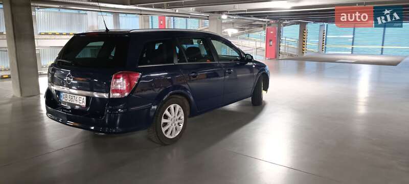 Универсал Opel Astra 2011 в Виннице