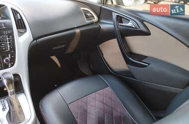 Седан Opel Astra 2015 в 