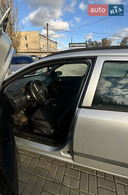 Хэтчбек Opel Astra 2004 в 