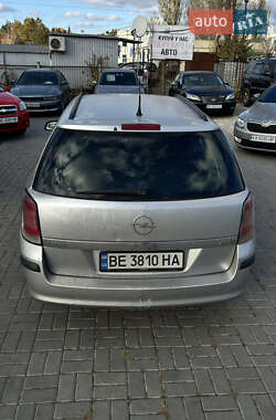Хэтчбек Opel Astra 2004 в 