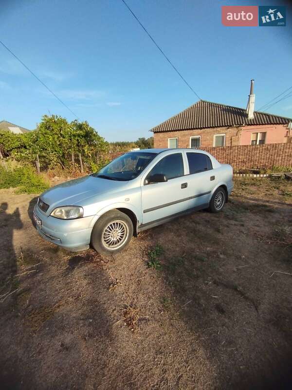 Седан Opel Astra 2004 в 