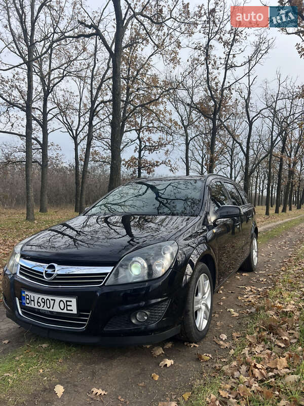 Универсал Opel Astra 2008 в Измаиле