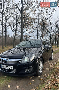 Универсал Opel Astra 2008 в Измаиле