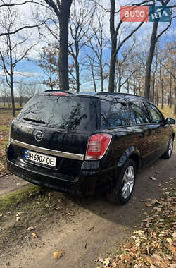 Универсал Opel Astra 2008 в Измаиле