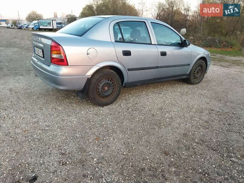 Седан Opel Astra 2002 в Киеве