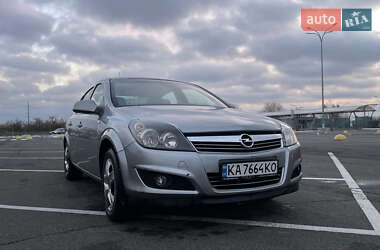 Седан Opel Astra 2012 в Києві