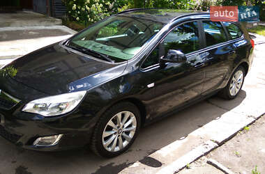 Универсал Opel Astra 2012 в Львове