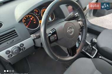 Універсал Opel Astra 2010 в Зміїві