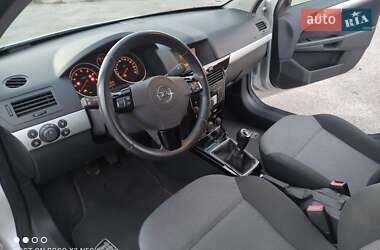 Універсал Opel Astra 2010 в Зміїві