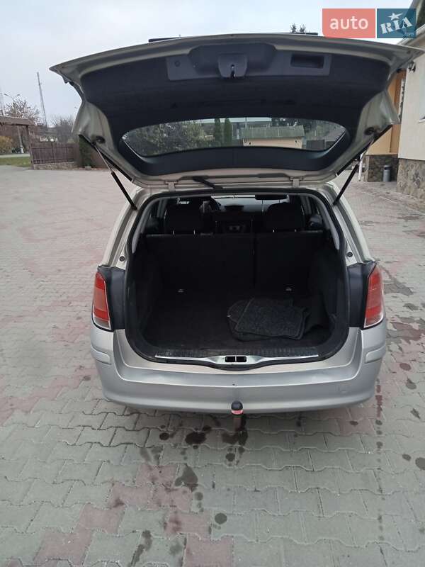 Универсал Opel Astra 2005 в Дунаевцах