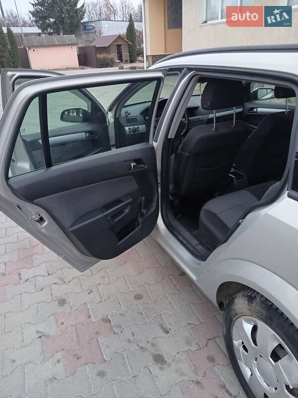 Универсал Opel Astra 2005 в Дунаевцах