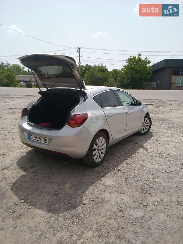 Хэтчбек Opel Astra 2010 в Львове