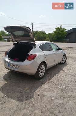 Хетчбек Opel Astra 2010 в 