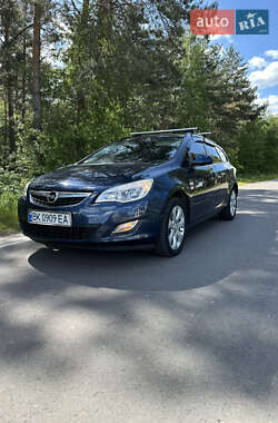 Універсал Opel Astra 2011 в Рокитному