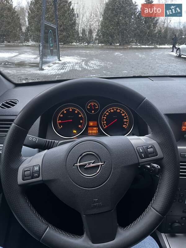 Универсал Opel Astra 2005 в Львове