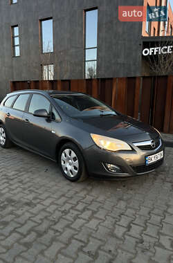 Універсал Opel Astra 2011 в Луцьку