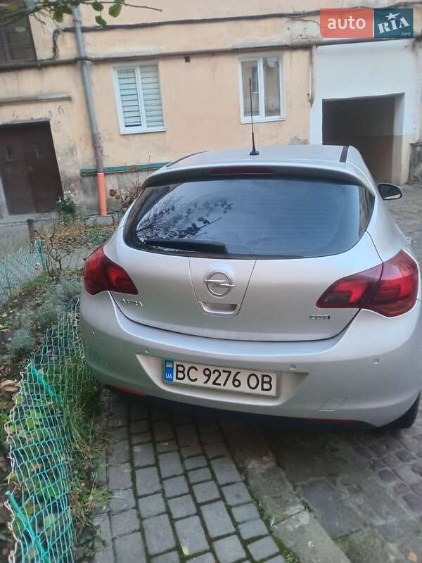Хэтчбек Opel Astra 2010 в Львове